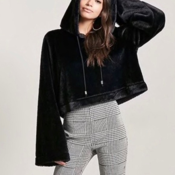 Forever 21 Jackets & Blazers - Forever21 black faux fur crop hoodie